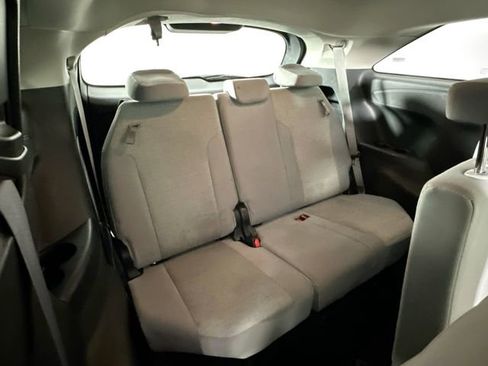 Used 2025 Toyota Sienna LE image 25