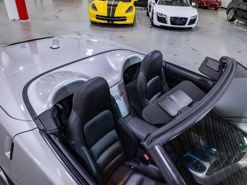 Used 2005 Chevrolet Corvette Convertible w/ Preferred Equipment Group RWD image 19