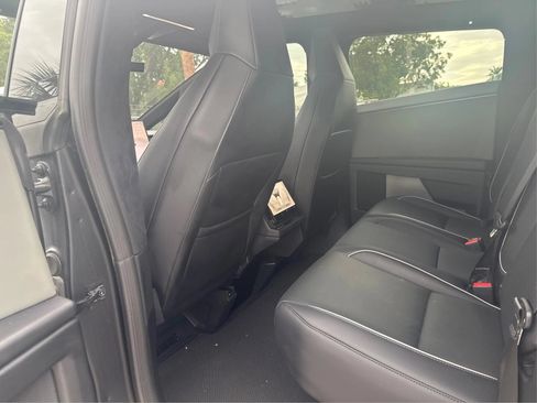 Used 2025 Tesla Cybertruck AWD Crew Cab image 10