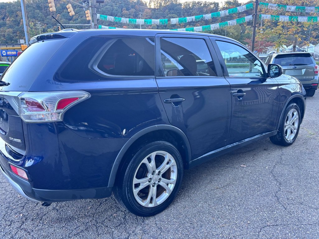 Used 2015 Mitsubishi Outlander SE AWD/4WD image 11
