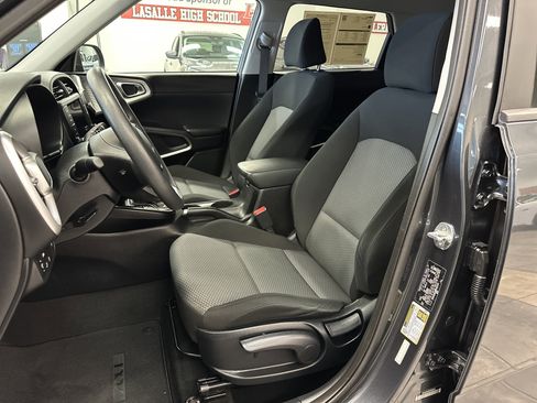 Used 2022 Kia Soul LX w/ Technology Package image 4