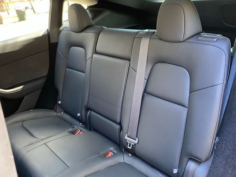 Used 2025 Tesla Model Y Long Range image 38