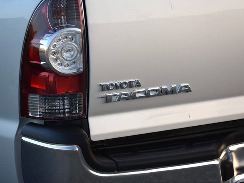 Used 2013 Toyota Tacoma PreRunner w/ SR5 Pkg RWD image 11