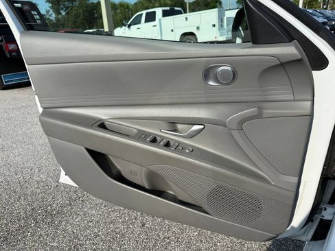 Used 2024 Hyundai Elantra SEL FWD image 17