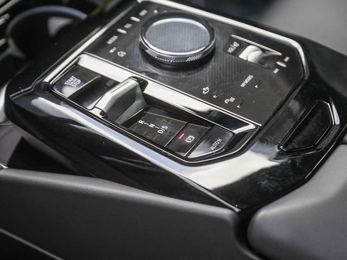 Certified 2025 BMW 530i image 16