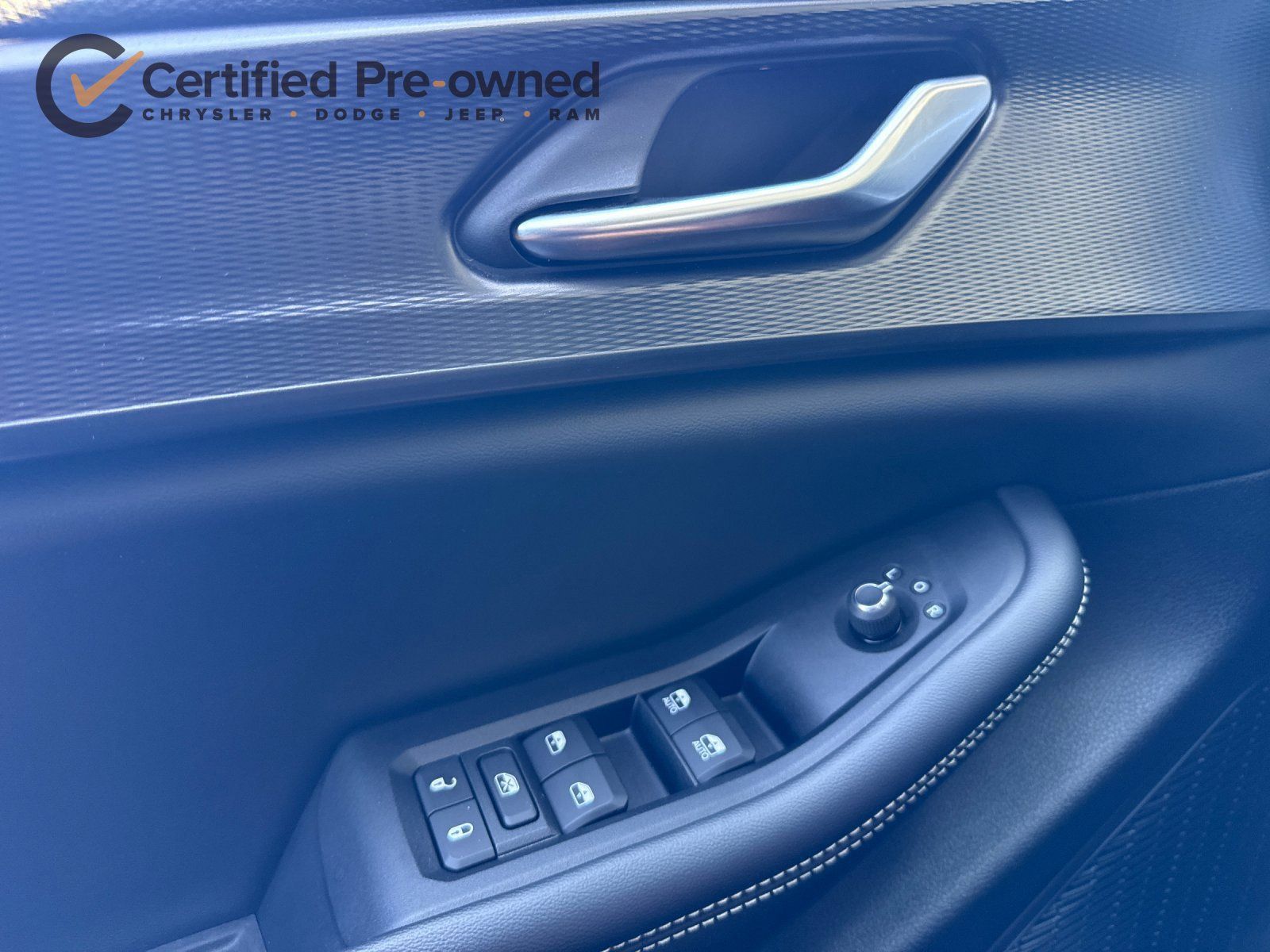 Used 2023 Jeep Grand Cherokee L Laredo AWD/4WD image 12