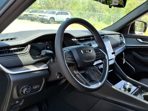 New 2026 Jeep Grand Cherokee Limited AWD/4WD image 6