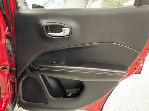 Used 2017 Jeep Compass Latitude FWD image 24