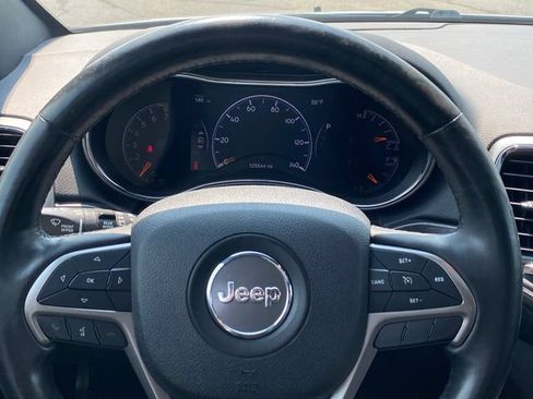 Used 2018 Jeep Grand Cherokee Altitude AWD/4WD image 8