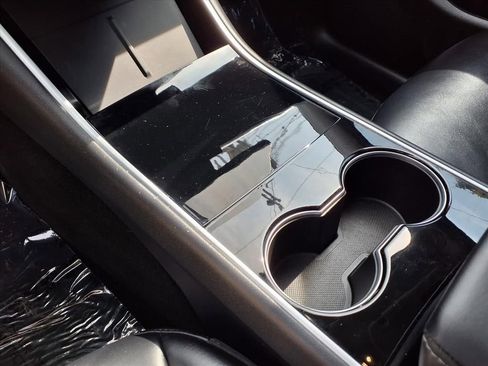 Used 2021 Tesla Model Y Long Range image 24