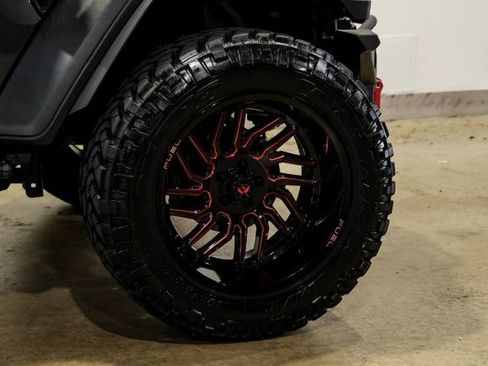 Used 2024 Jeep Wrangler Unlimited Rubicon w/ XTREMEE 35" Tire Package AWD/4WD image 32