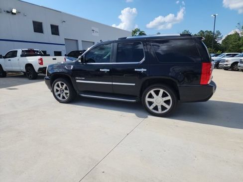 Used 2011 Cadillac Escalade Luxury AWD/4WD image 12