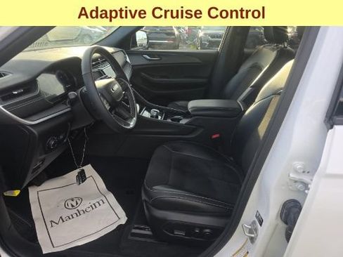 Used 2024 Jeep Grand Cherokee Altitude AWD/4WD image 10