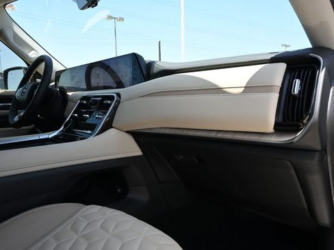 Used 2025 Nissan Armada Platinum RWD image 23