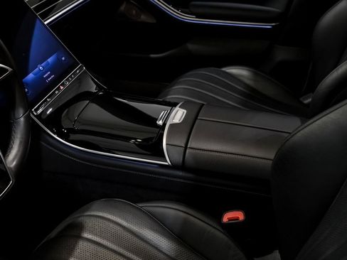 Used 2022 Mercedes-Benz S 500 4MATIC w/ AMG Line Package image 23