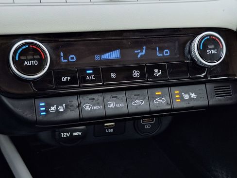 Used 2023 Hyundai Elantra Limited image 22