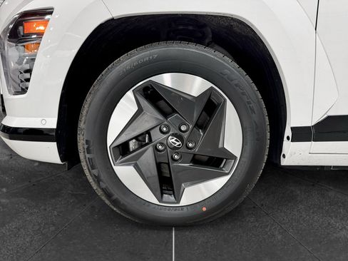 Used 2024 Hyundai Kona Limited FWD image 32