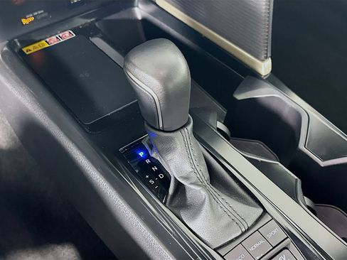 Used 2025 Toyota Camry SE image 25