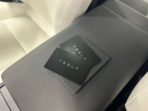 Used 2025 Tesla Model 3 Long Range AWD/4WD image 34