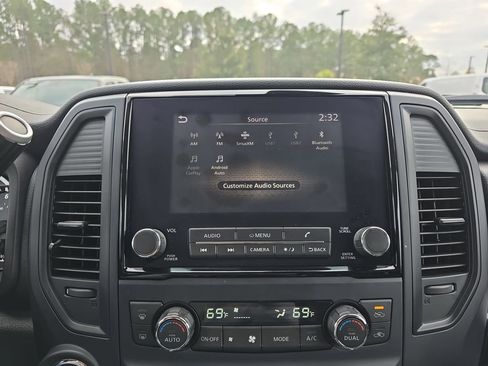 Used 2024 Nissan Titan SV w/ SV Convenience Package image 25