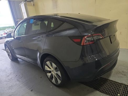 Used 2024 Tesla Model Y Long Range AWD/4WD image 3