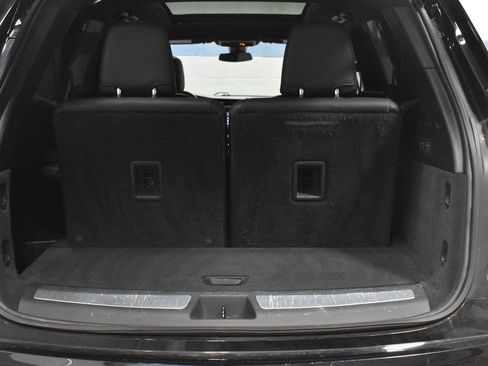 Certified 2024 Cadillac XT6 Premium Luxury w/ LPO, Floor Liner Package AWD/4WD image 28