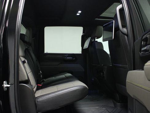 Used 2025 Chevrolet Silverado 2500 ZR2 w/ Technology Package image 16