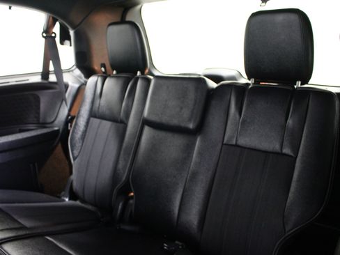 Used 2014 Chrysler Town & Country S FWD image 21