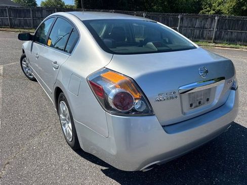 Used 2010 Nissan Altima 2.5 S FWD image 7