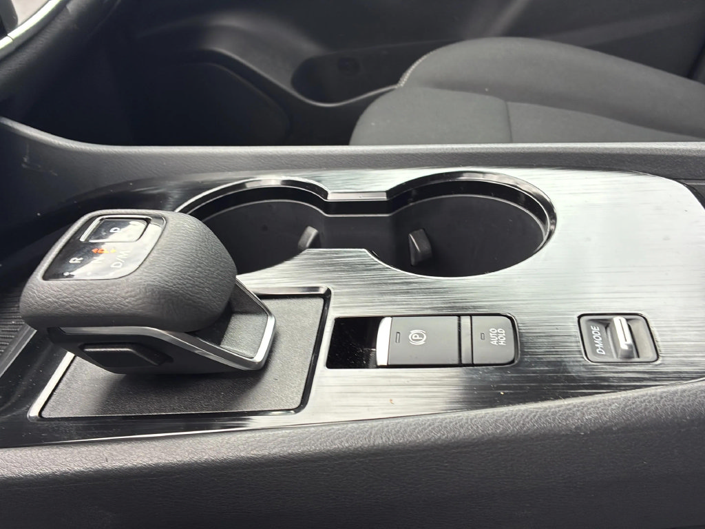 Used 2025 Nissan Rogue S FWD image 16