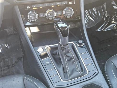 Used 2024 Volkswagen Jetta SE image 12