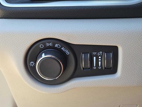 Used 2023 Chrysler Voyager LX FWD image 25