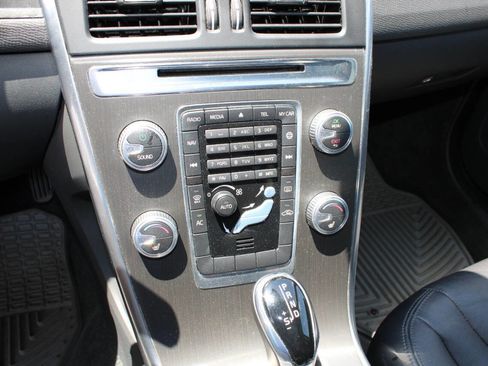 Used 2016 Volvo XC60 T5 Premier image 16