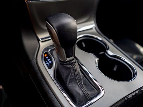 Used 2020 Jeep Grand Cherokee Altitude RWD image 17