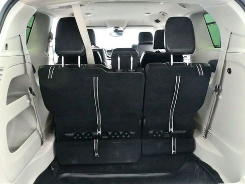 Used 2023 Chrysler Pacifica Touring-L image 24