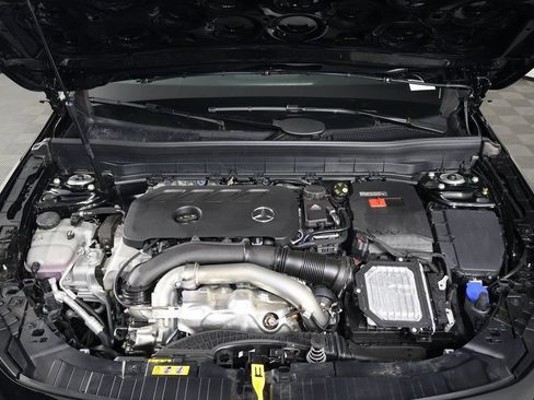 New 2026 Mercedes-Benz GLB 250 image 9