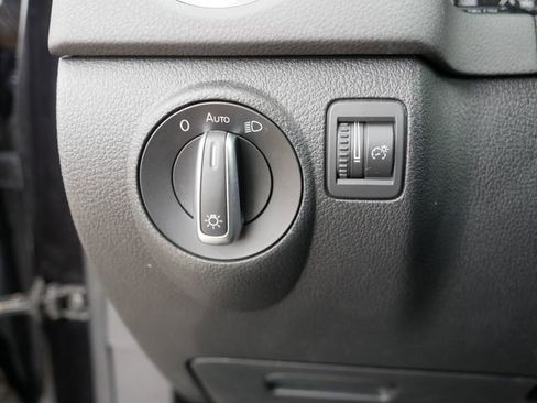 Used 2017 Volkswagen Tiguan S image 24