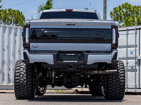 Used 2024 Ford F250 Platinum AWD/4WD image 5