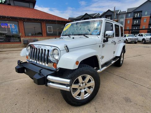 Used 2012 Jeep Wrangler Unlimited Sahara w/ Dual Top Group AWD/4WD image 3