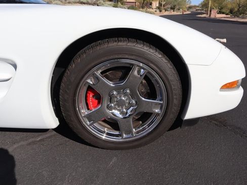 Used 1998 Chevrolet Corvette w/ Performance Handling Pkg image 18