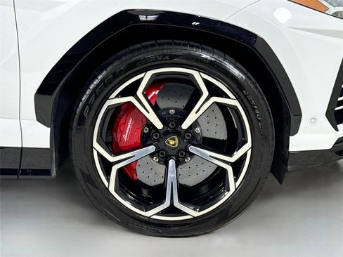 Used 2021 Lamborghini Urus image 40
