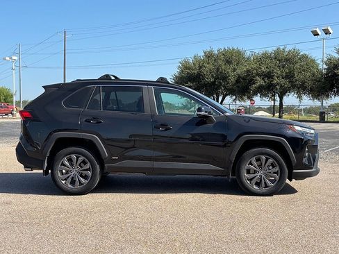 Used 2025 Toyota RAV4 XLE Premium AWD/4WD image 4
