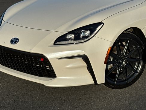 Certified 2022 Toyota GR86 Premium image 3