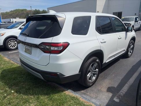 Used 2024 Honda Pilot EX-L image 2