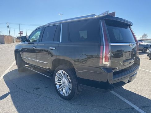 Used 2018 Cadillac Escalade Platinum image 4