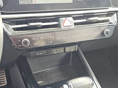 Used 2023 Kia Niro EX Touring FWD image 34