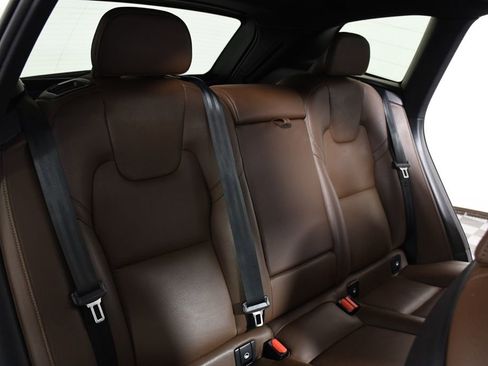 Used 2023 Volvo XC60 T8 Plus image 23