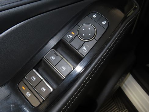 Certified 2025 Nissan Rogue SL image 40