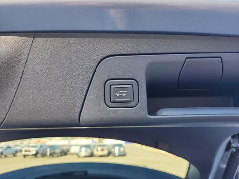 Certified 2023 Buick Envision Essence w/ Sport Touring Package image 10