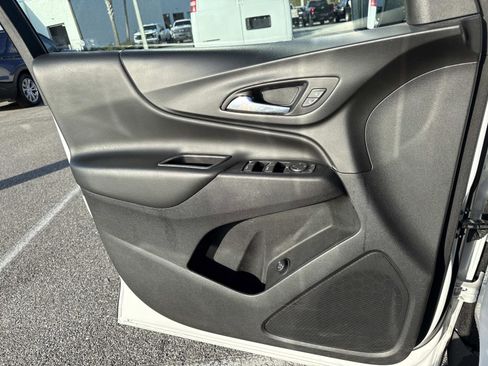 Used 2018 Chevrolet Equinox LT image 17